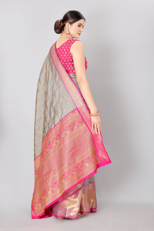 Women Heavy Border Checks Weaving Work Saree With Rich Pallu