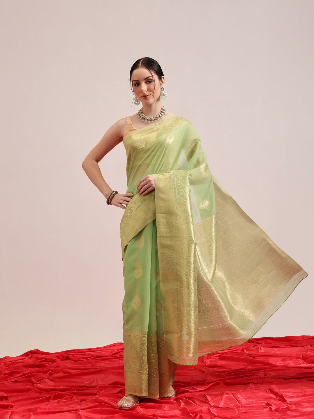 Women's Cotton Blend  Jamdani Saree with Unstiched Blouse Piece