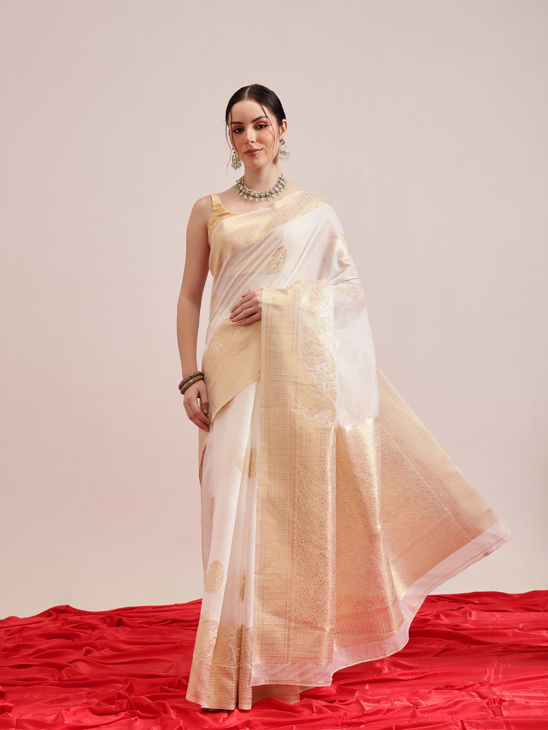 Women's Cotton Blend  Jamdani Saree with Unstitched Blouse Piece