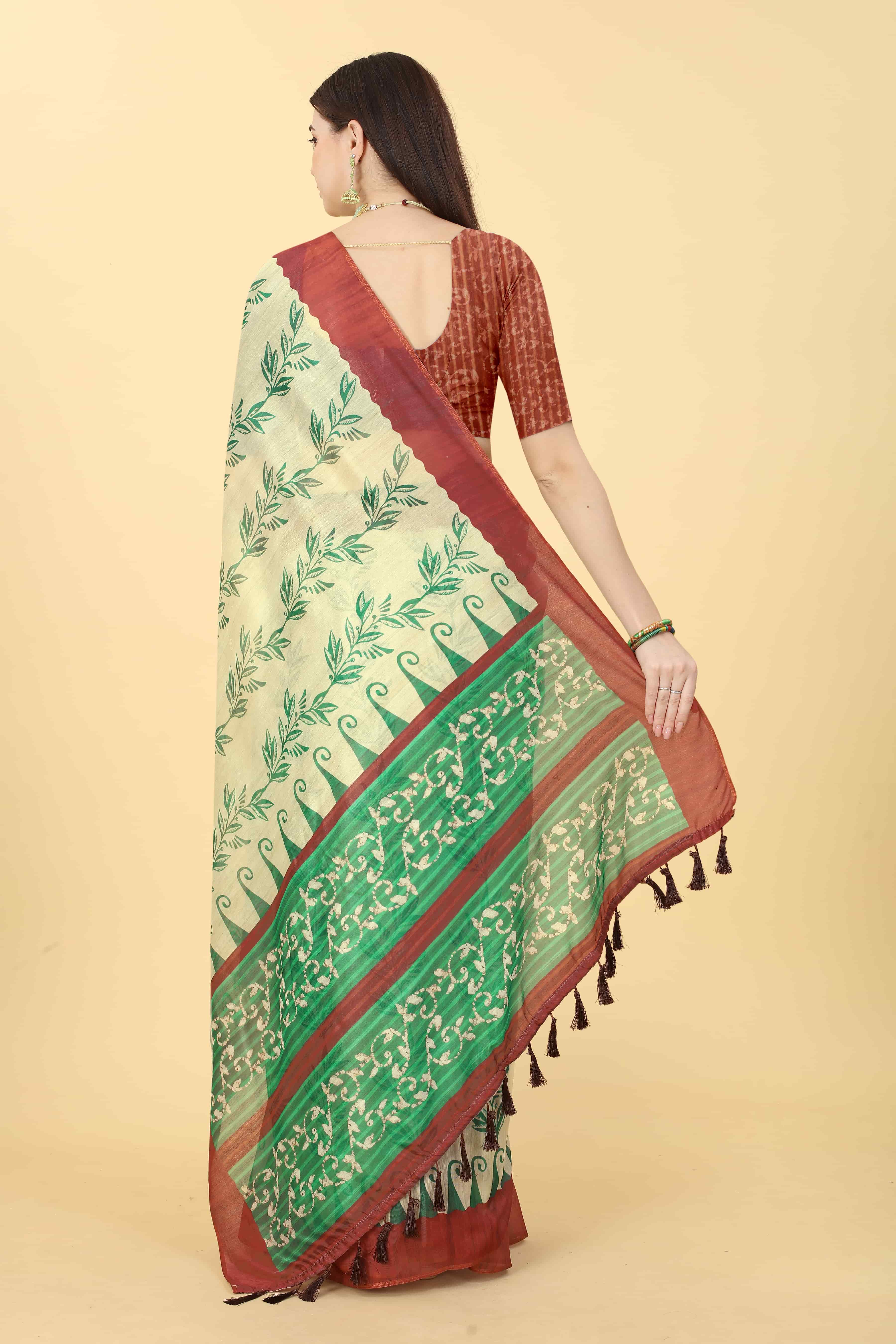 Women's Floral Digital Printed Saree