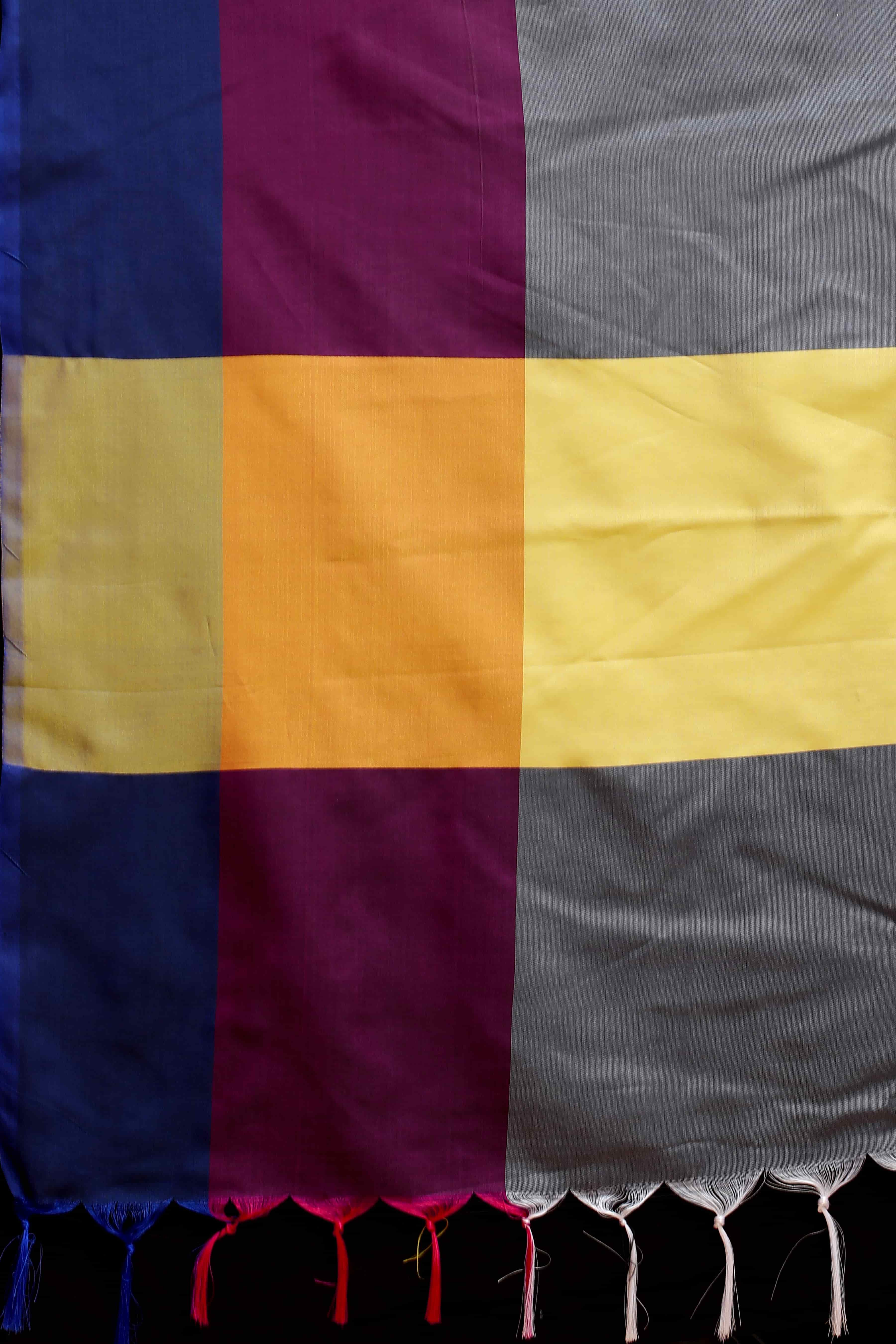 Women's Art Silk Uppada Pattu Color Blocked Saree