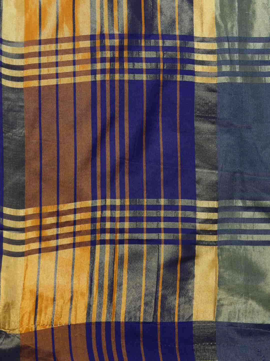Women's Pattu Silk Saree With Zari Work