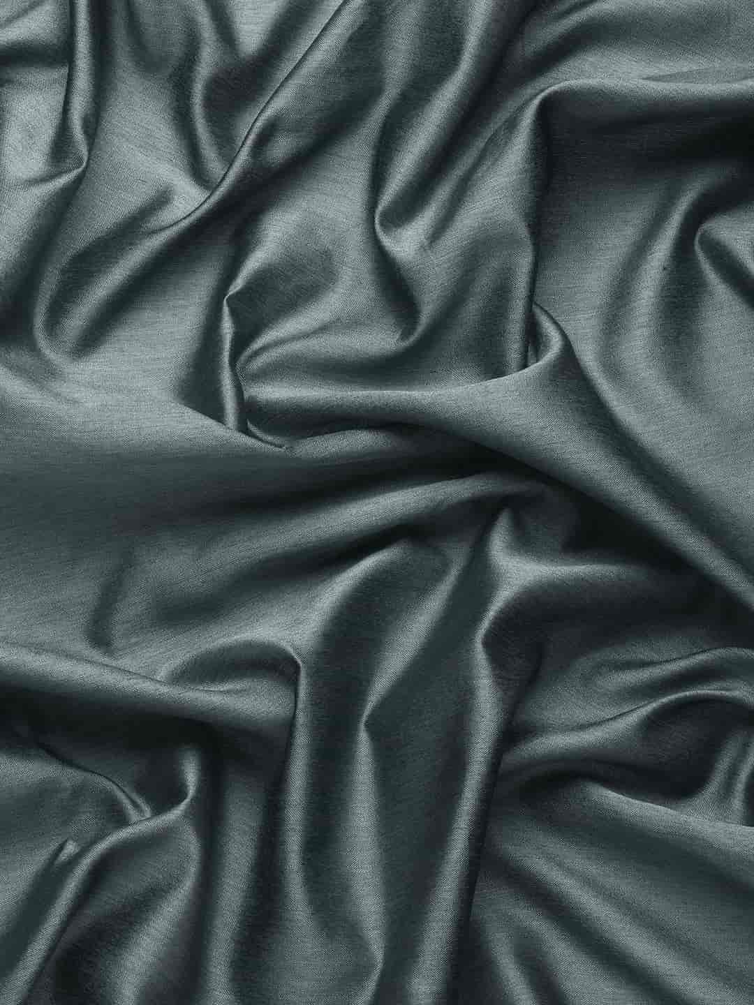 Women's Pattu Silk Saree With Zari Work