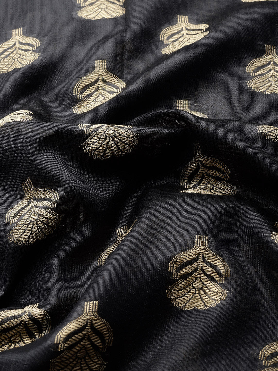 Women's Kanjiwaram Silk Woven Saree