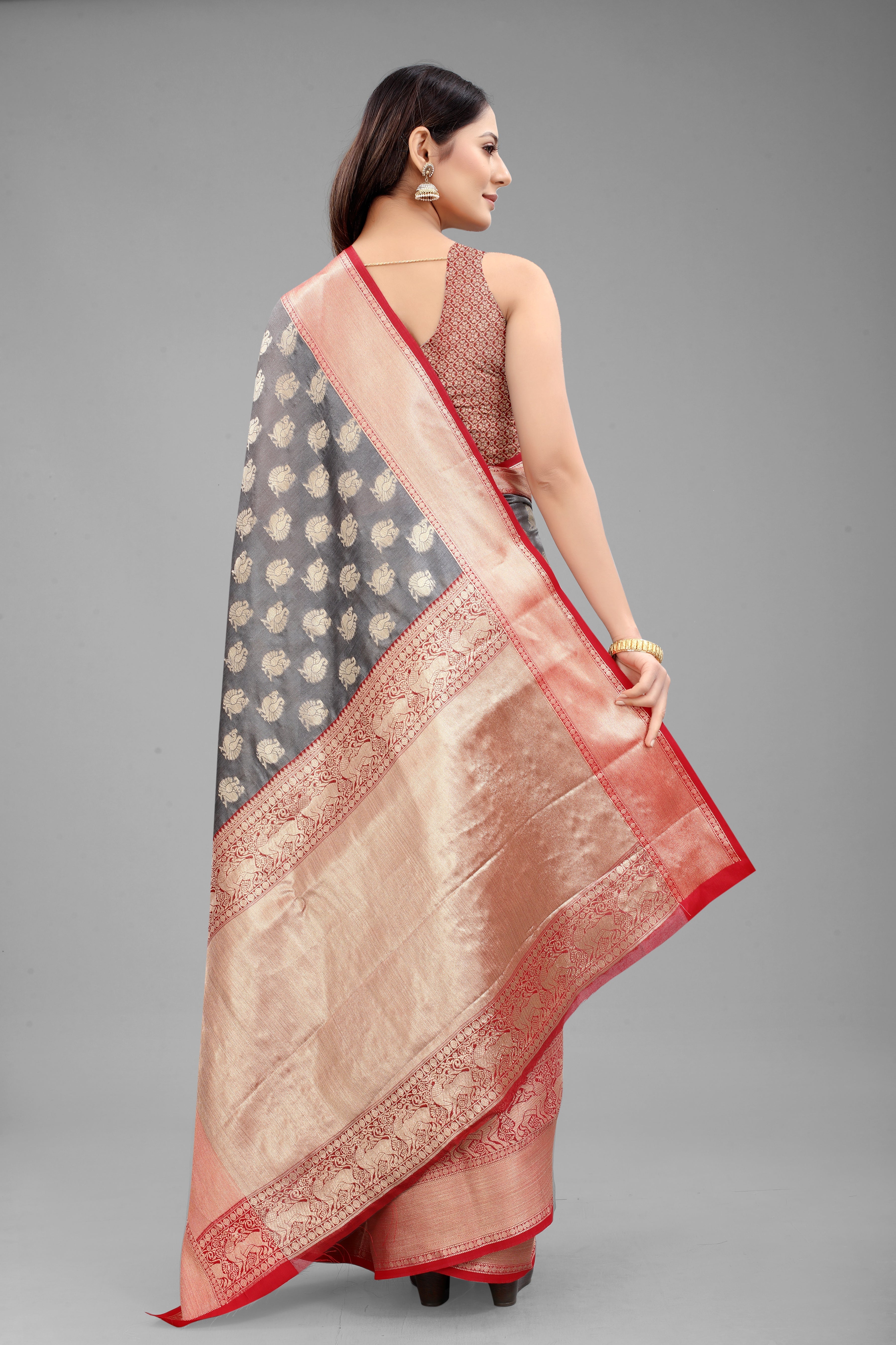 Women's Kanjiwaram Silk Woven Saree