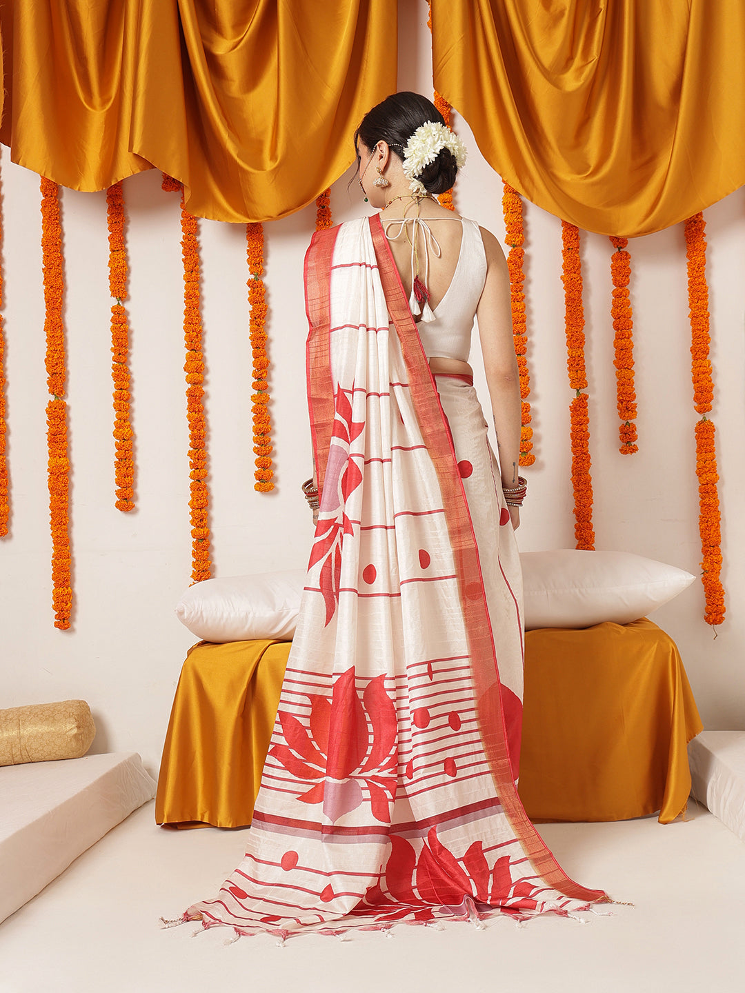 White & Red Lotus Printed Navaratri Special Saree With Tassels – view 3