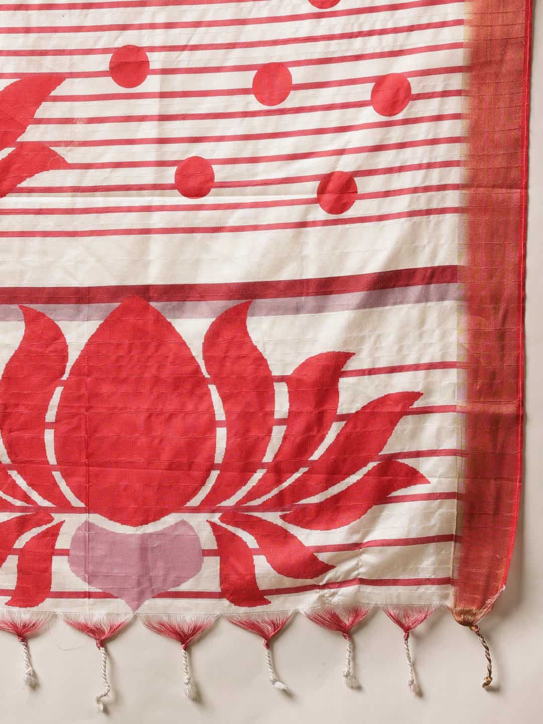 White & Red Lotus Printed Navaratri Special Saree With Tassels – view 6