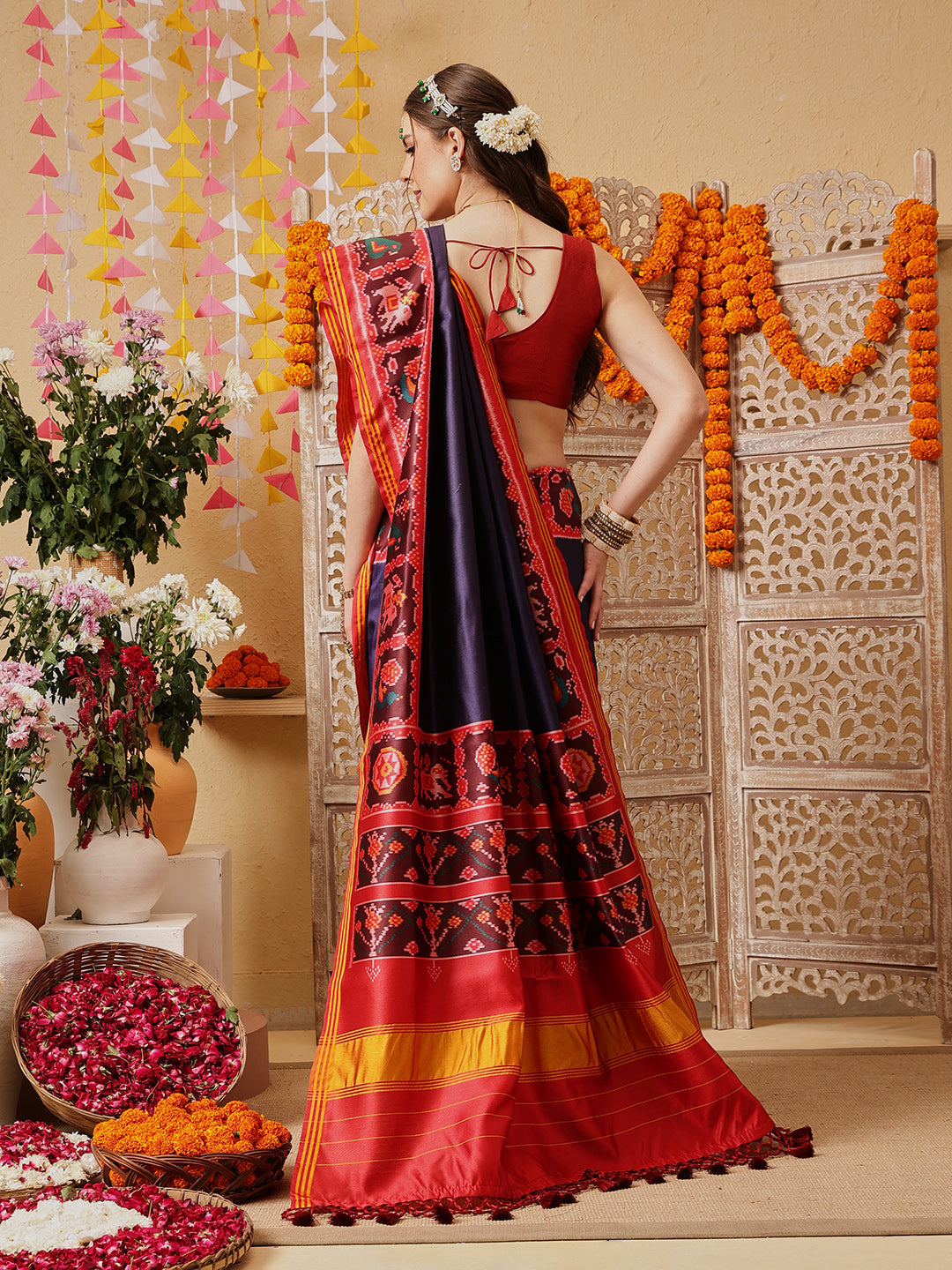 Gala Concept Patola Printed Saree with Weaving Border & Pallu