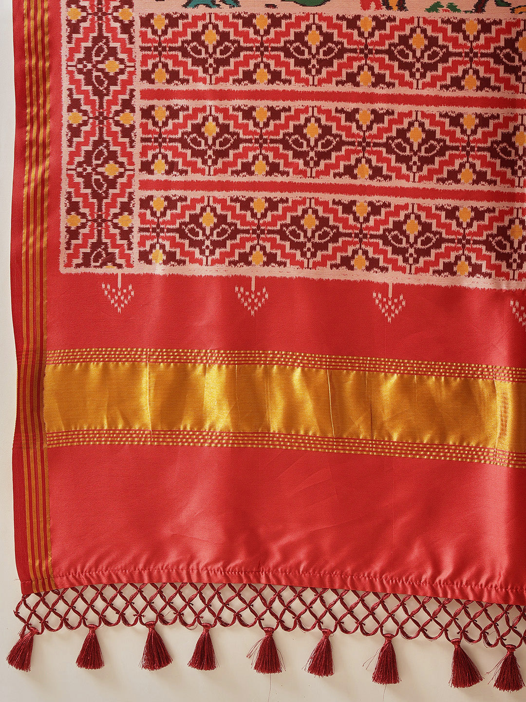 Women's Patola Twill Silk Saree With Lagdi Patta Pallu & Tassel