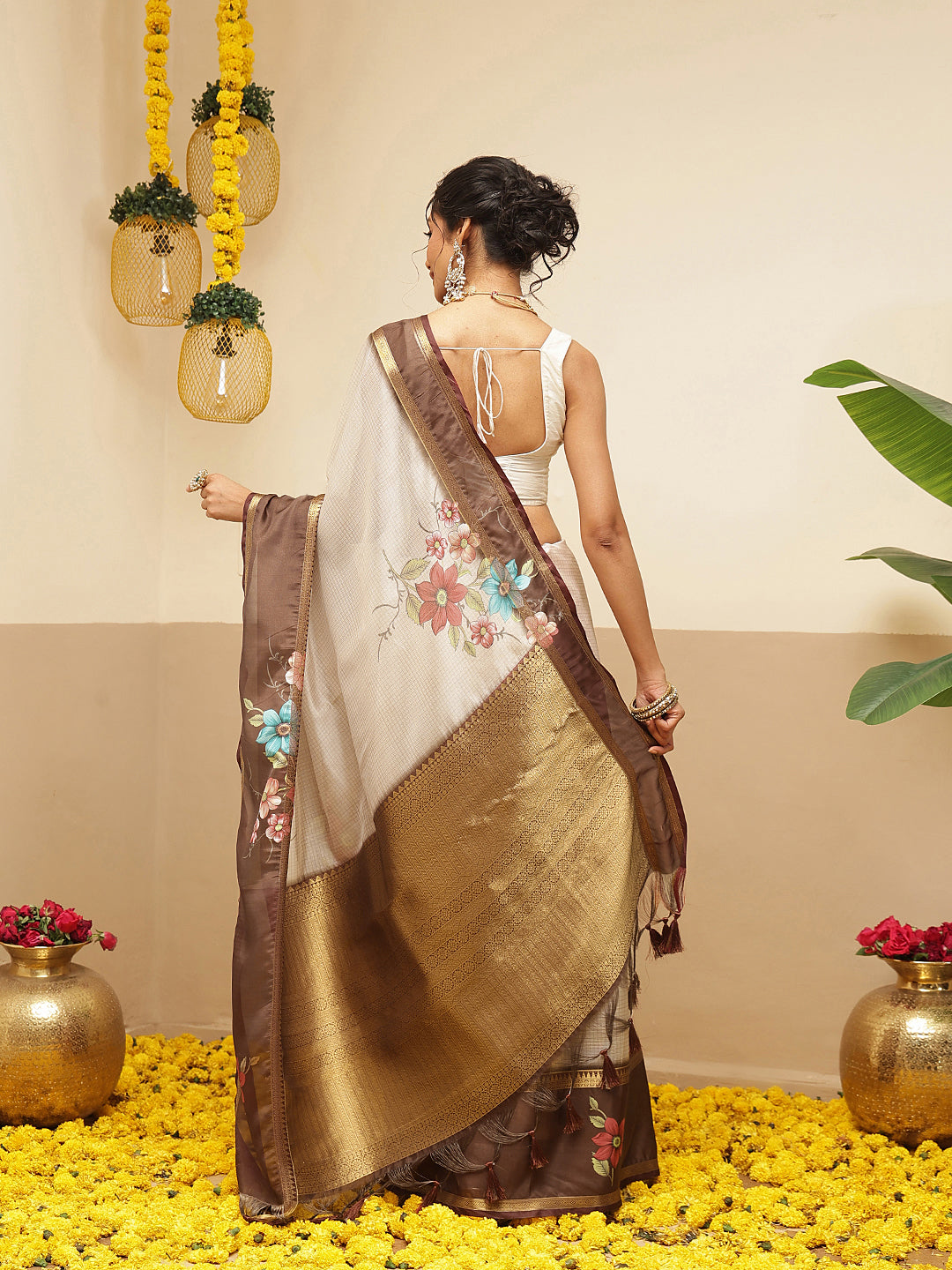 Women's Soft Muga Silk Solid Saree With Printed Border & Unstitched Blouse Piece