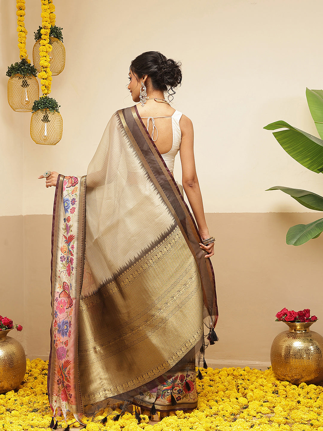 Women's Soft Muga Silk Solid Saree With Printed Border & Unstitched Blouse Piece