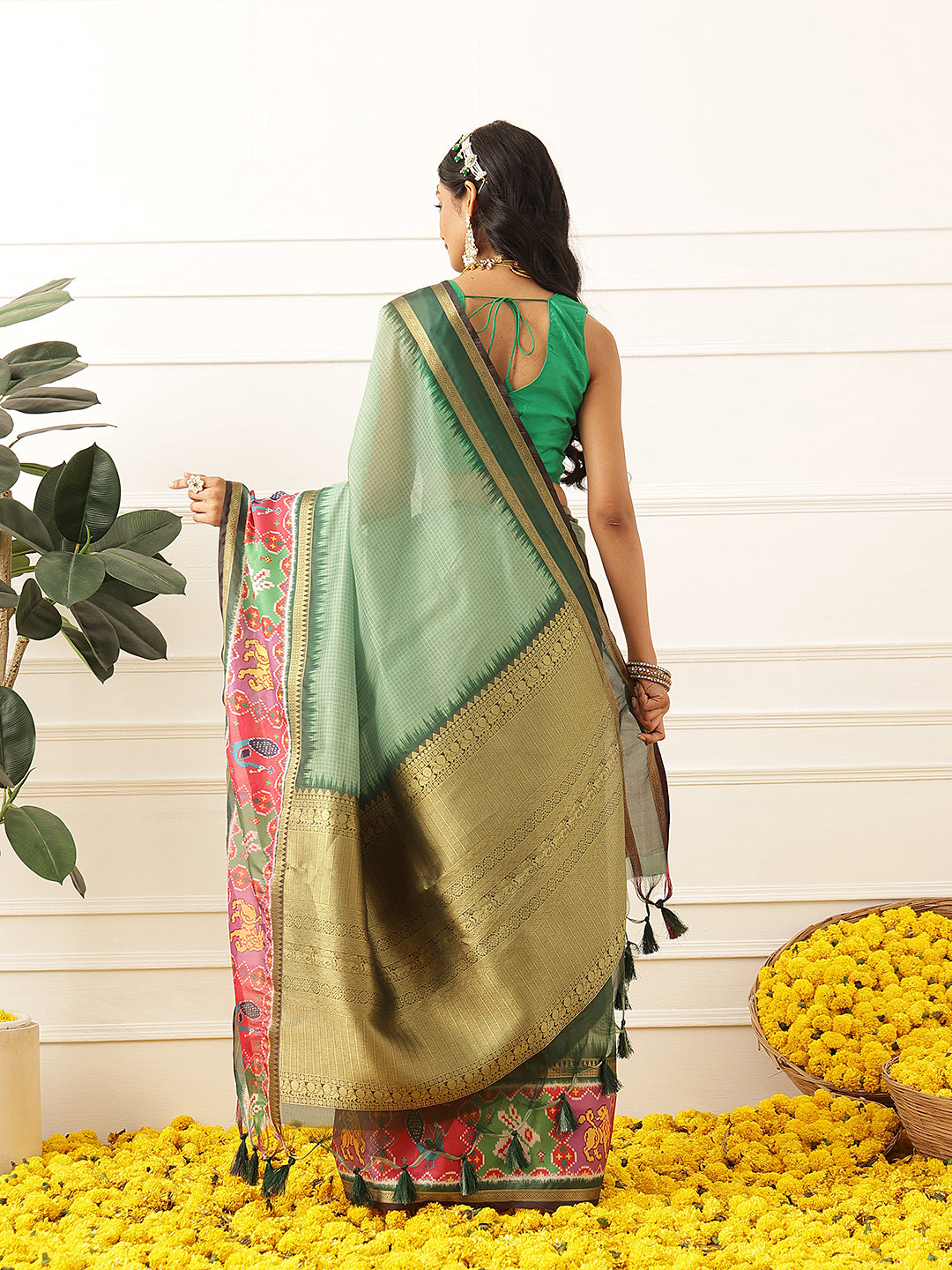 Women's Soft Muga Silk Solid Saree With Printed Border & Unstitched Blouse Piece