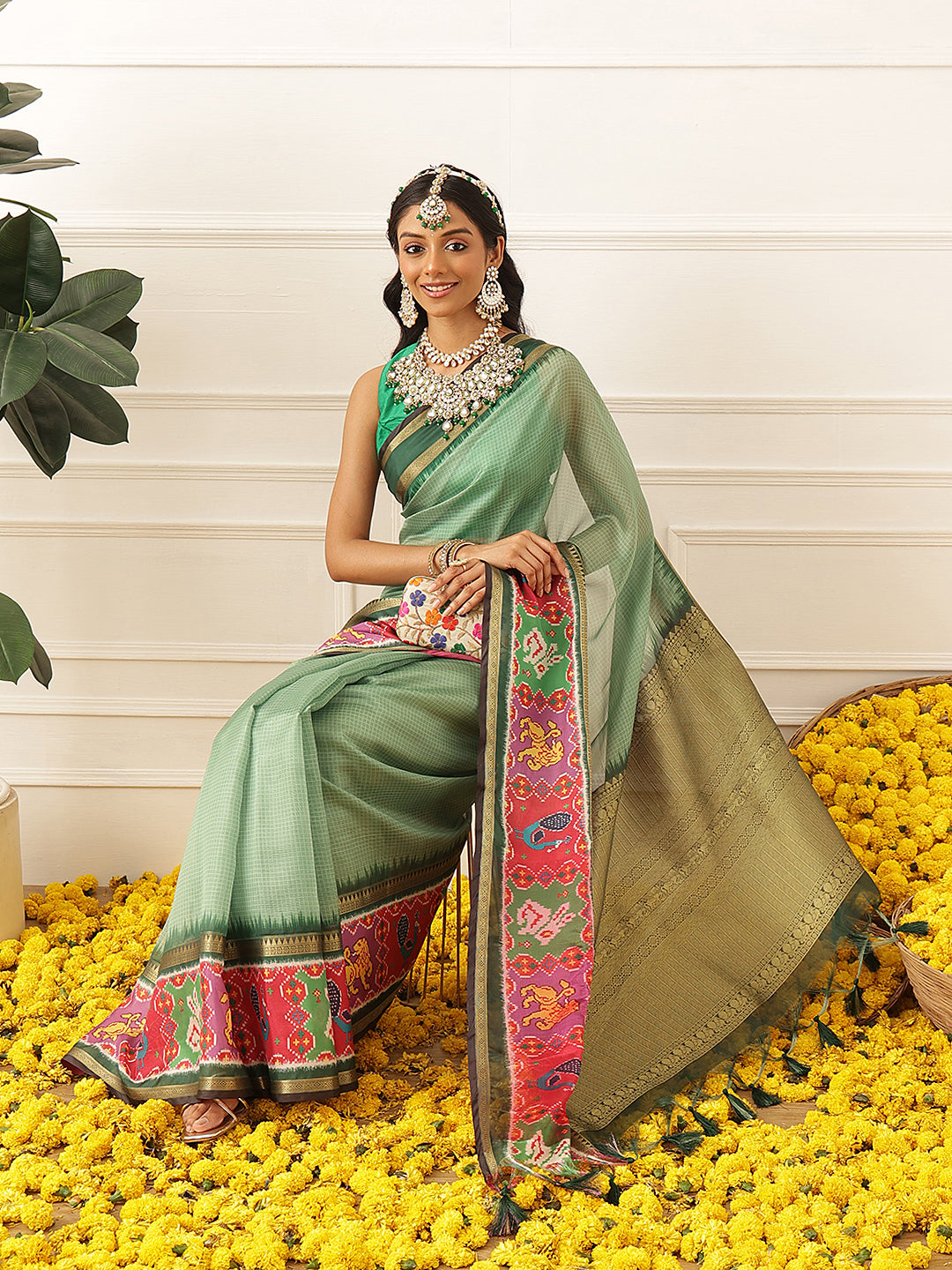 Women's Soft Muga Silk Solid Saree With Printed Border & Unstitched Blouse Piece