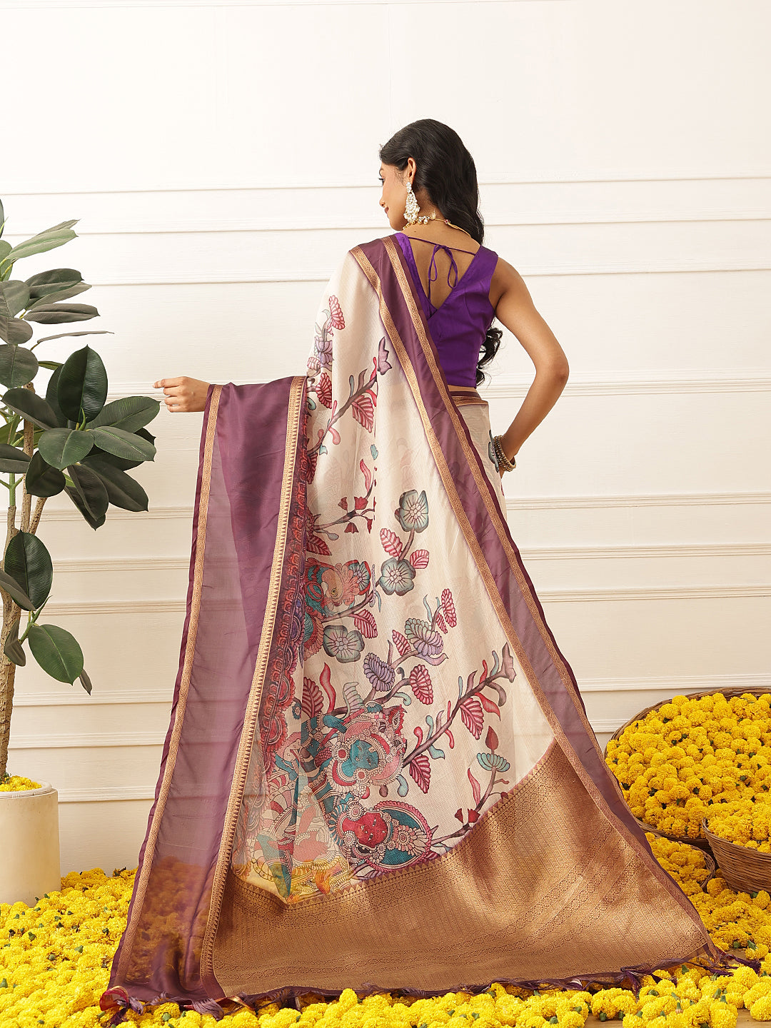 Women's Soft Muga Silk Solid Saree With Printed Border & Unstitched Blouse Piece