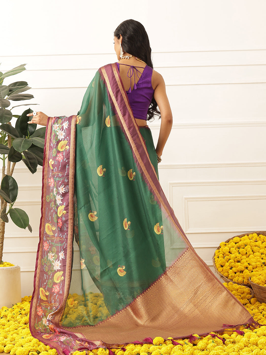 Women's Soft Muga Silk Solid Saree With Printed Border & Unstitched Blouse Piece