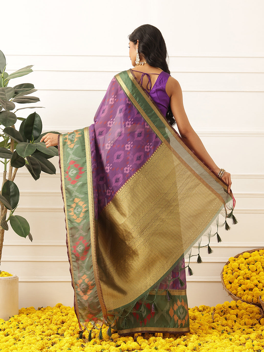 Women's Soft Muga Silk Solid Saree With Printed Border & Unstitched Blouse Piece