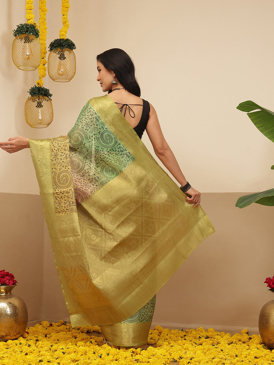 Warli Printed Crush Tissue Silk Saree With Small Border & Unstitched Blouse Piece