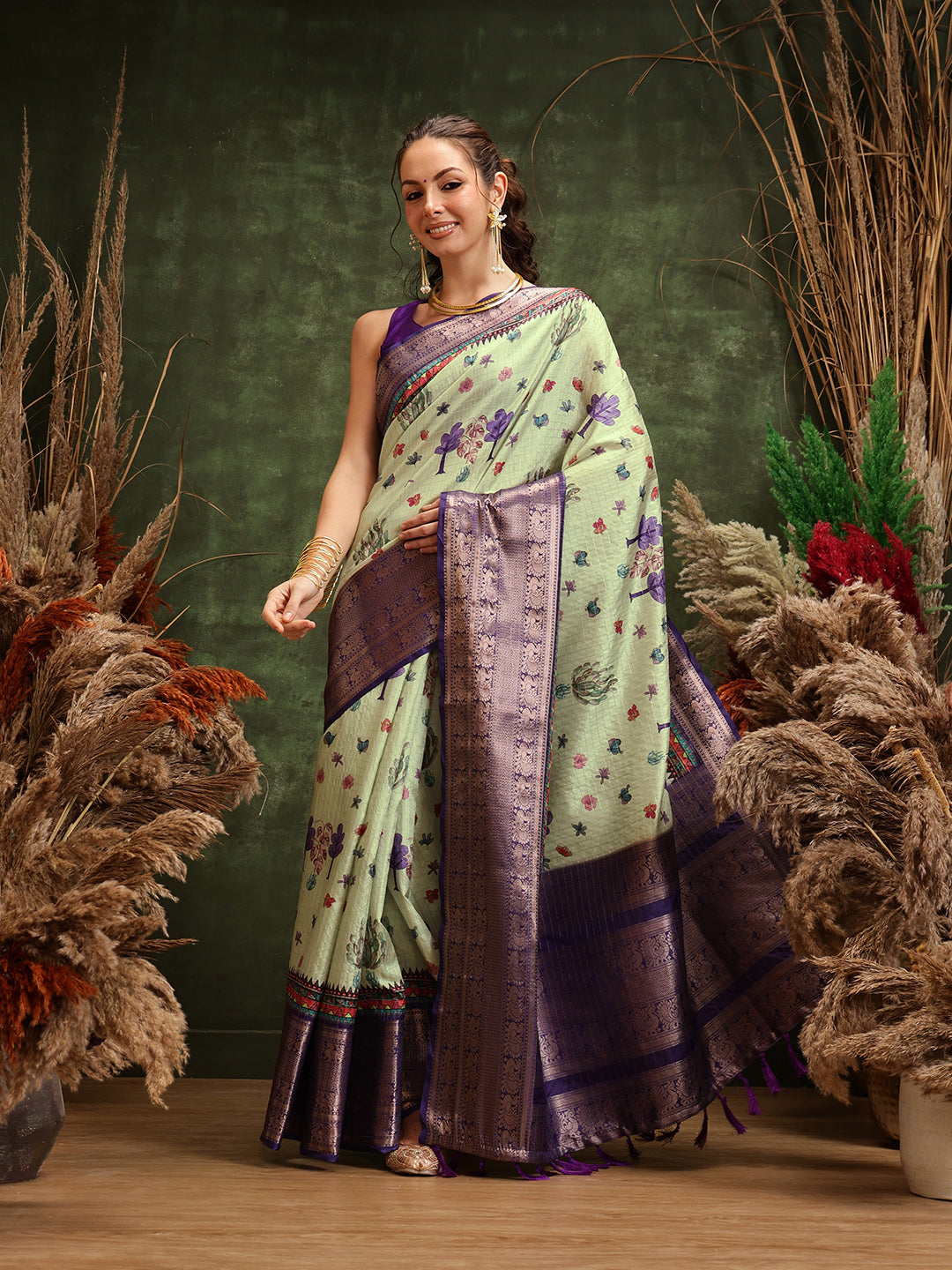 Kanjivaram Floral Printed Stunned Motifs Zari Woven Saree With Tassels