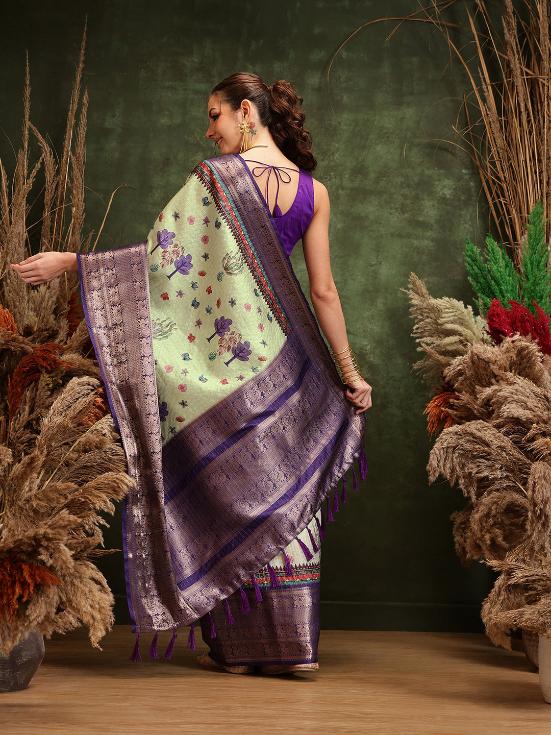 Kanjivaram Floral Printed Stunned Motifs Zari Woven Saree With Tassels