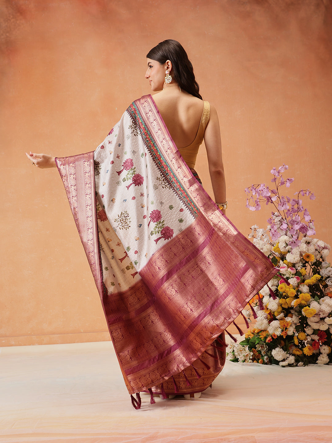 Kanjivaram Floral Printed Stunned Motifs Zari Woven Saree With Tassels