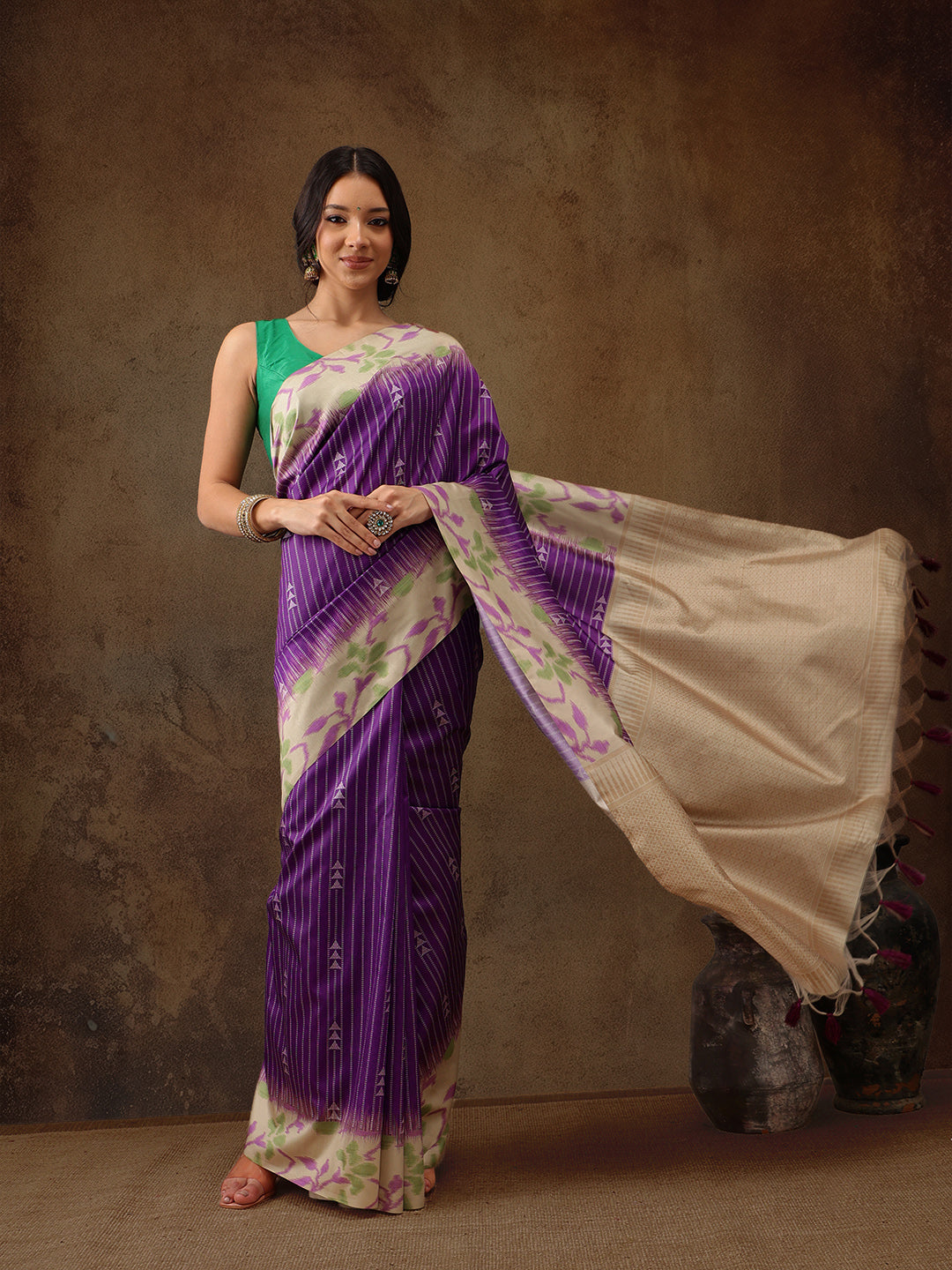Women's Soft Silk Printed Saree With Tassels