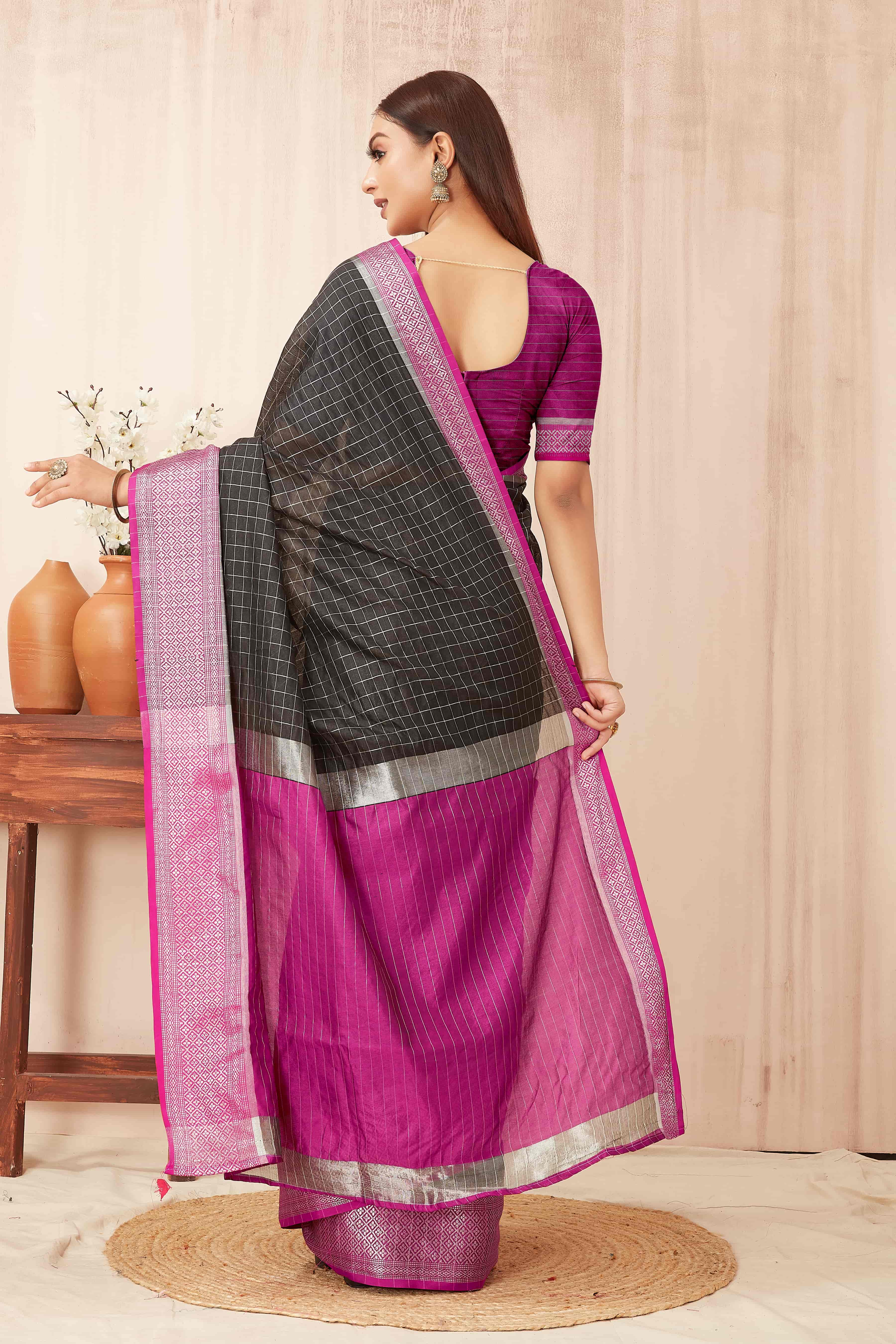 Checked Zari Banarasi Silk Gadwal Saree