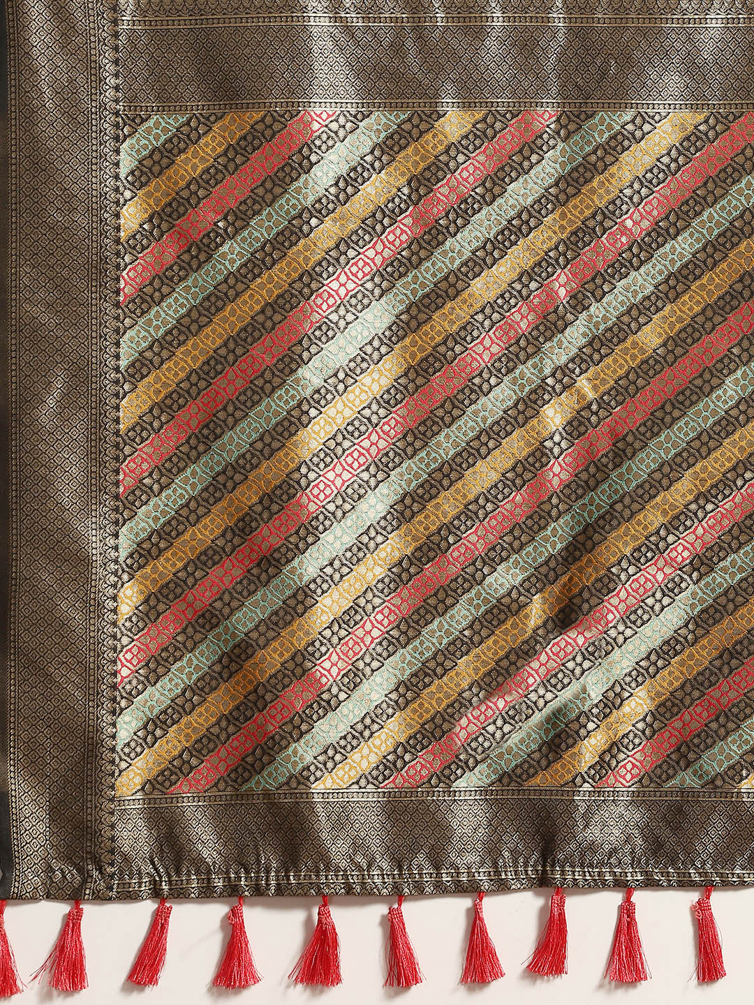 Woven Thread Cotton Saree With Unstitched Blouse Piece