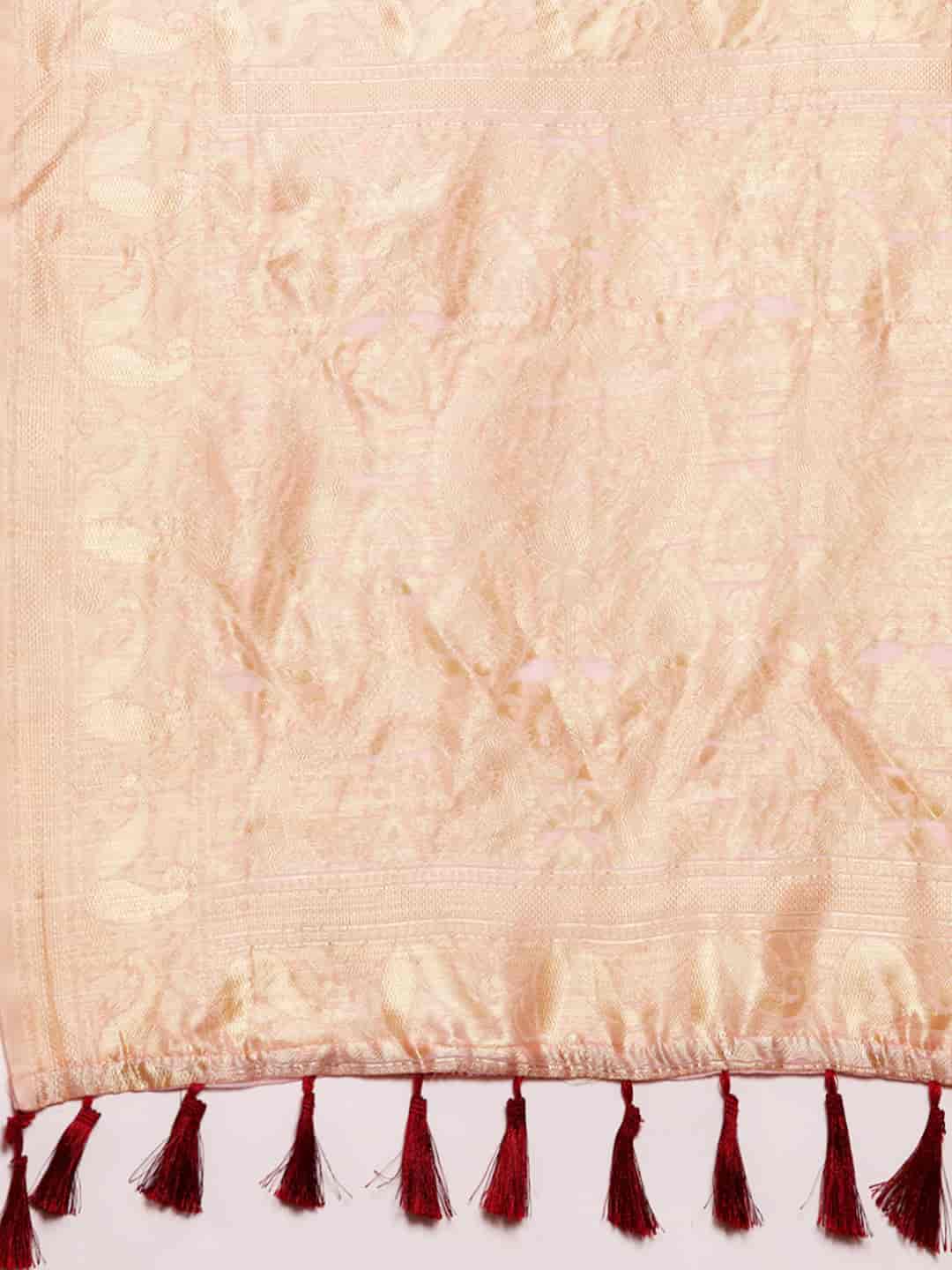 Women's Dhakai Jamdani Saree