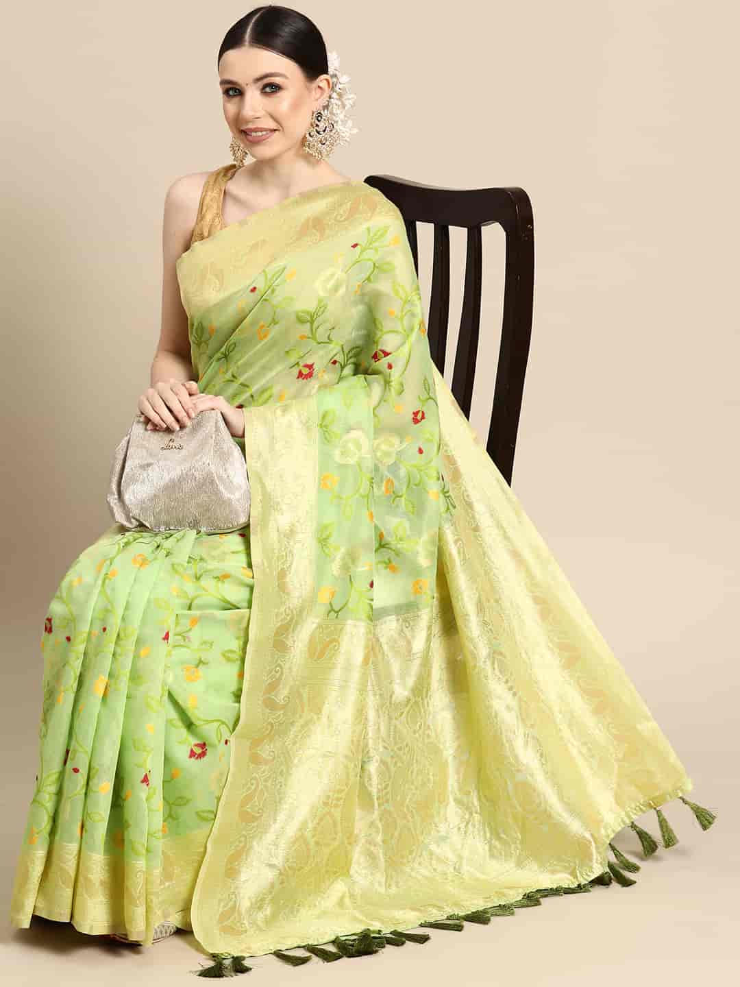 Women's Dhakai Jamdani Saree