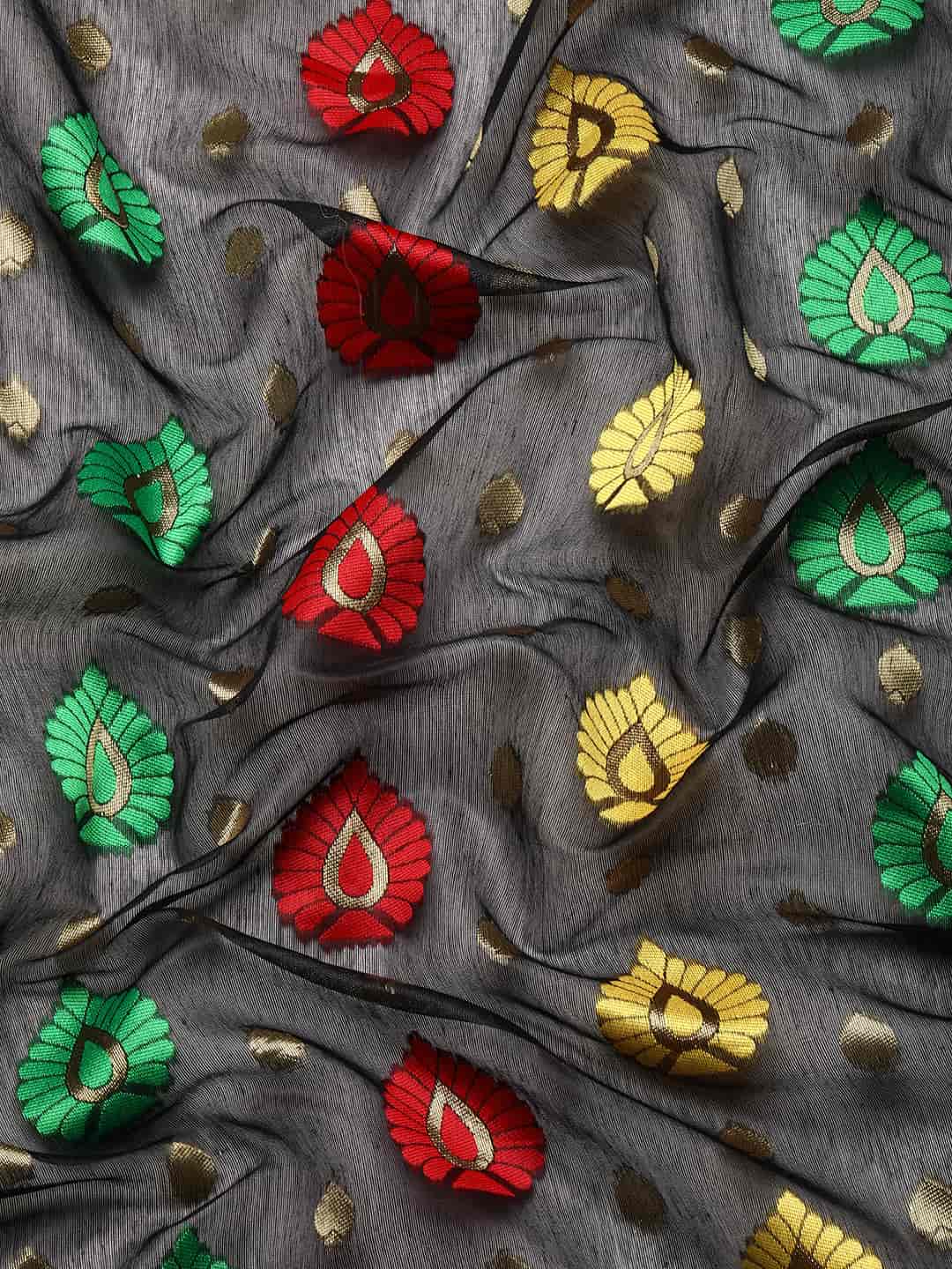 Women's Dhakai Jamdani Saree