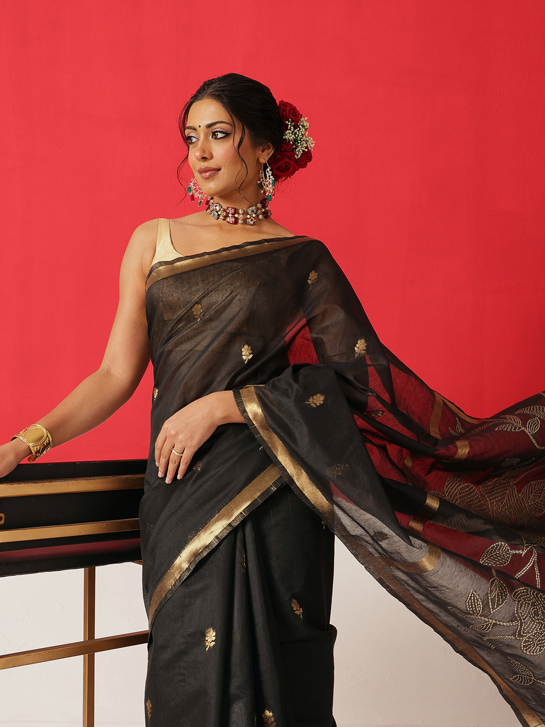 Cotton Dhakai Jamdani Saree With Small Zari Border & Tassels