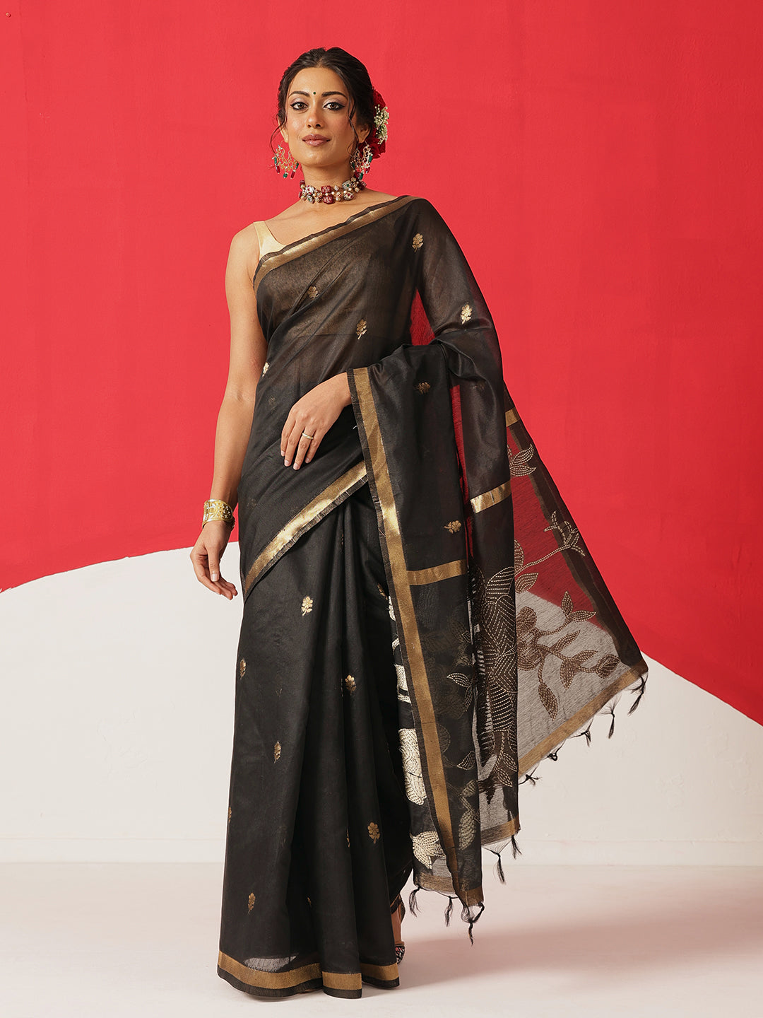 Cotton Dhakai Jamdani Saree With Small Zari Border & Tassels