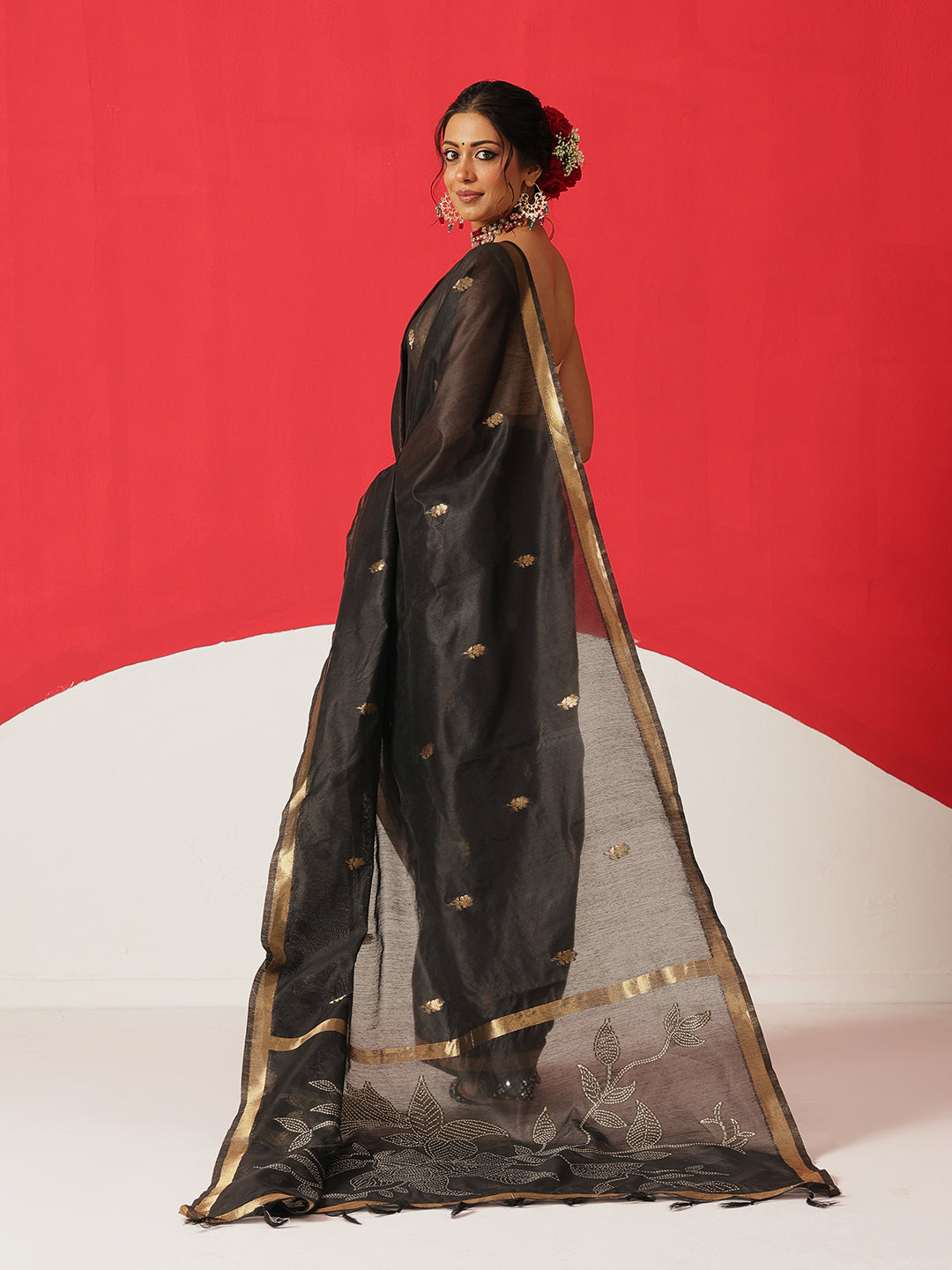 Cotton Dhakai Jamdani Saree With Small Zari Border & Tassels