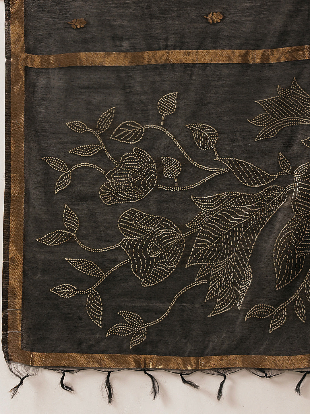 Cotton Dhakai Jamdani Saree With Small Zari Border & Tassels