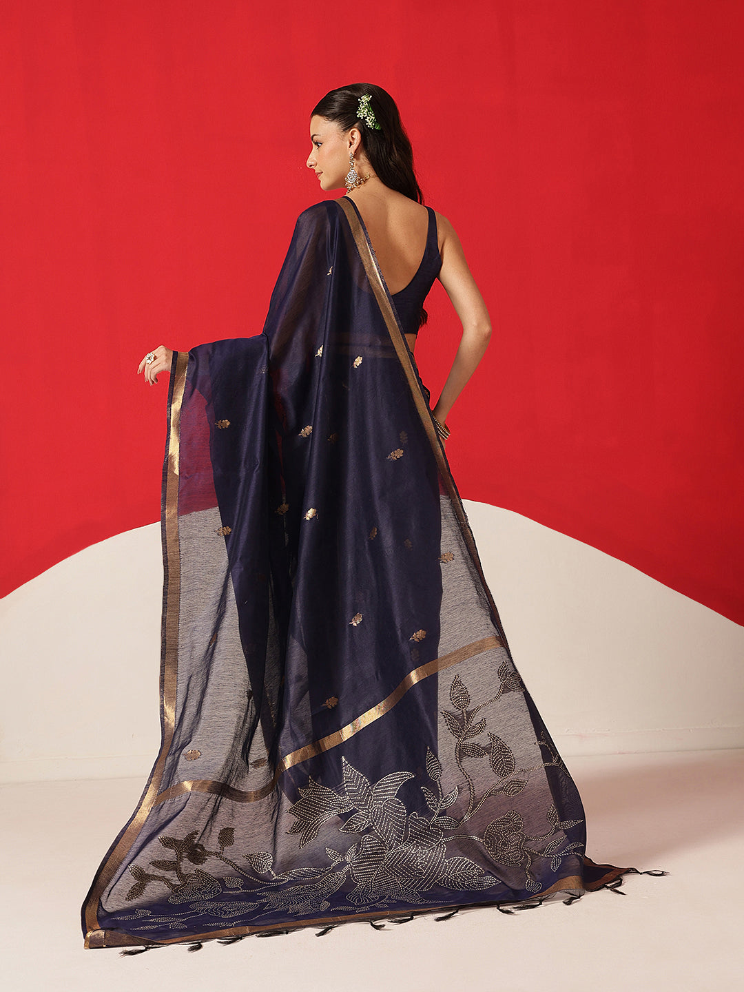 Cotton Dhakai Jamdani Saree With Small Zari Border & Tassels
