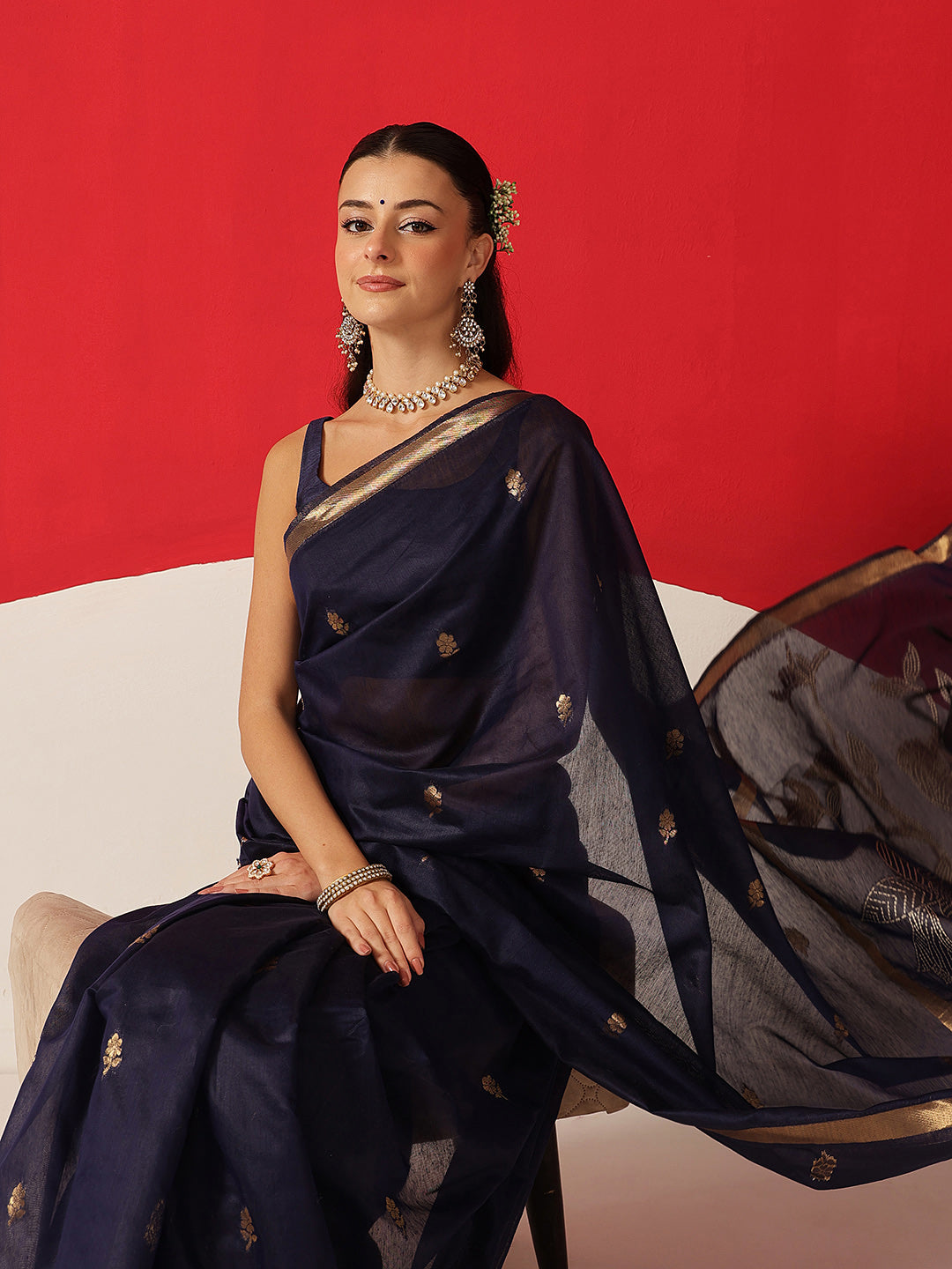 Cotton Dhakai Jamdani Saree With Small Zari Border & Tassels