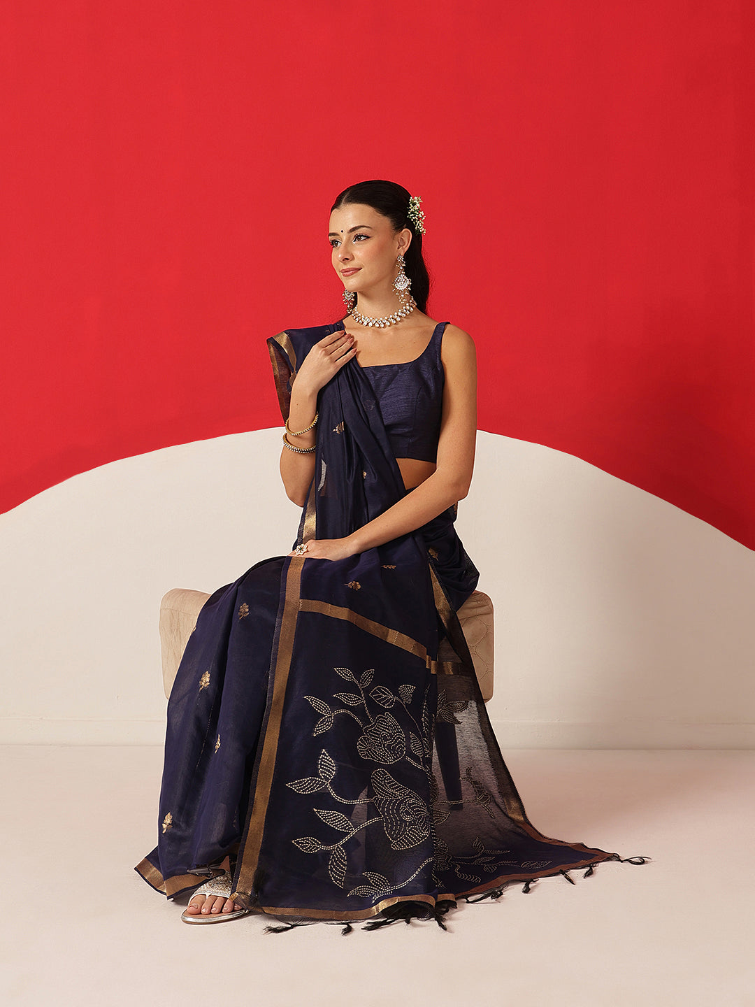 Cotton Dhakai Jamdani Saree With Small Zari Border & Tassels