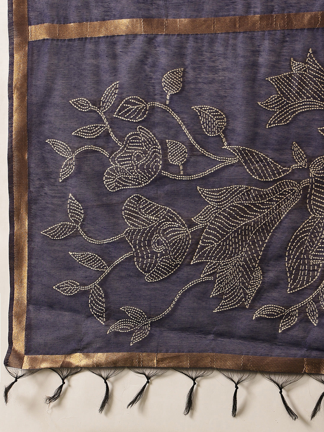Cotton Dhakai Jamdani Saree With Small Zari Border & Tassels
