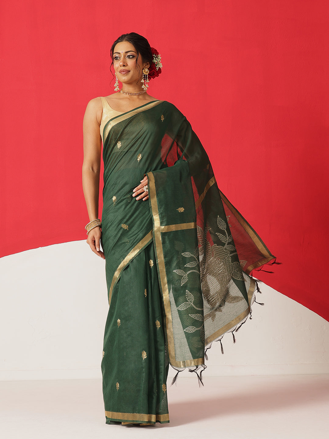 Cotton Dhakai Jamdani Saree With Small Zari Border & Tassels