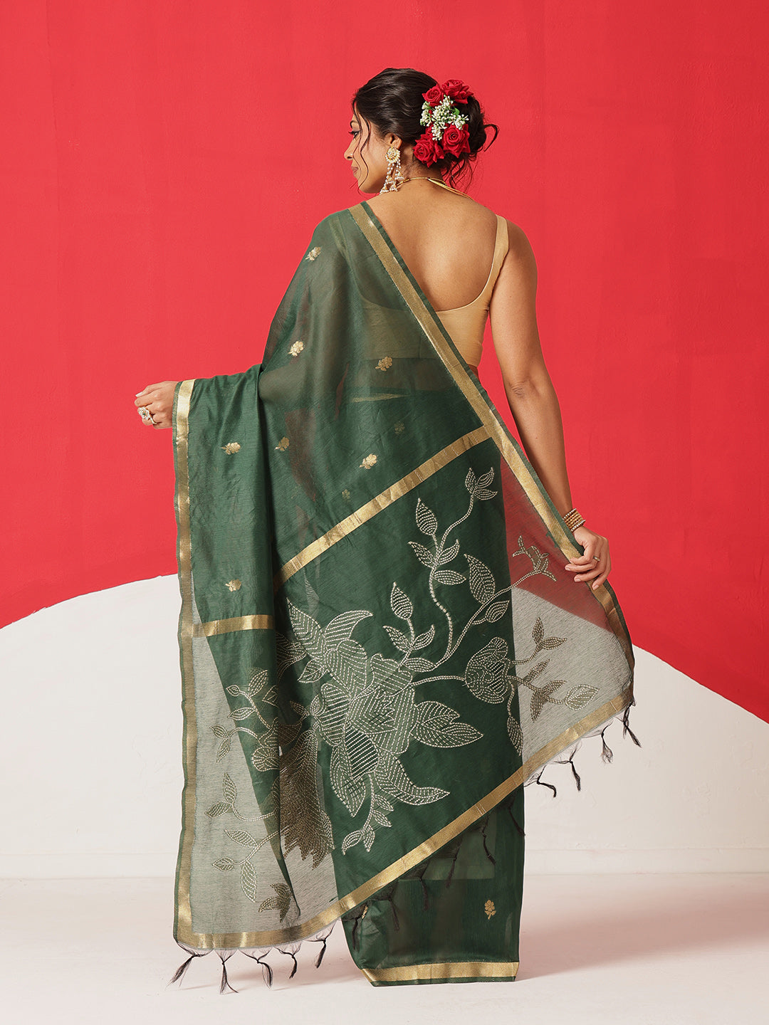 Cotton Dhakai Jamdani Saree With Small Zari Border & Tassels