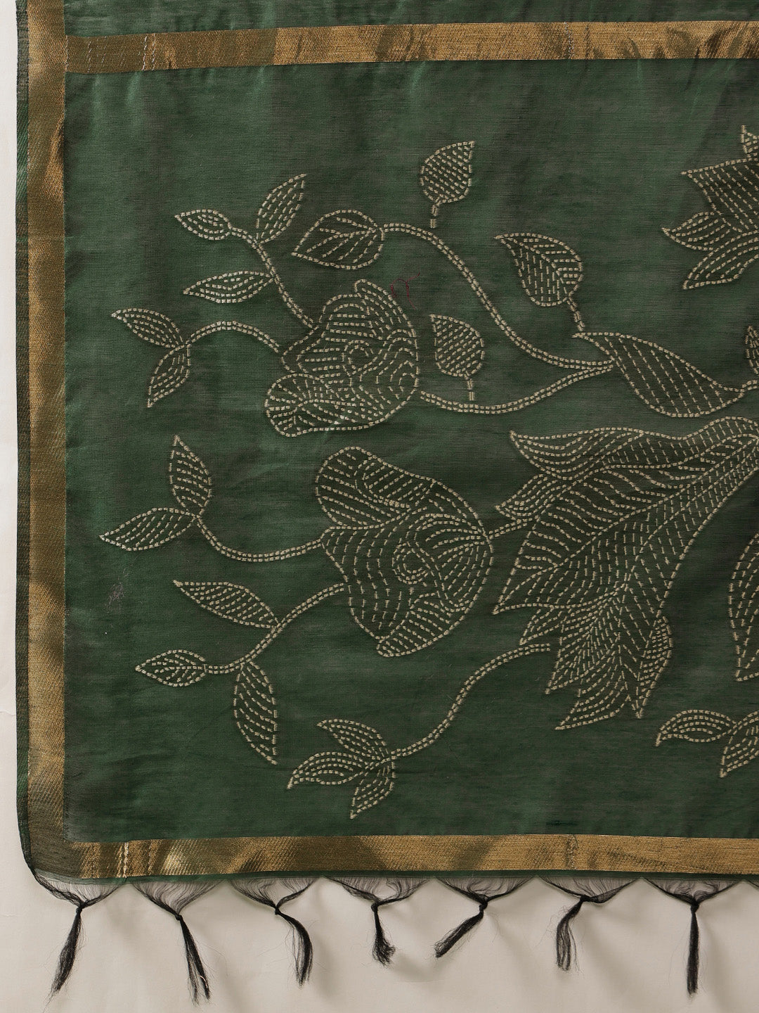 Cotton Dhakai Jamdani Saree With Small Zari Border & Tassels