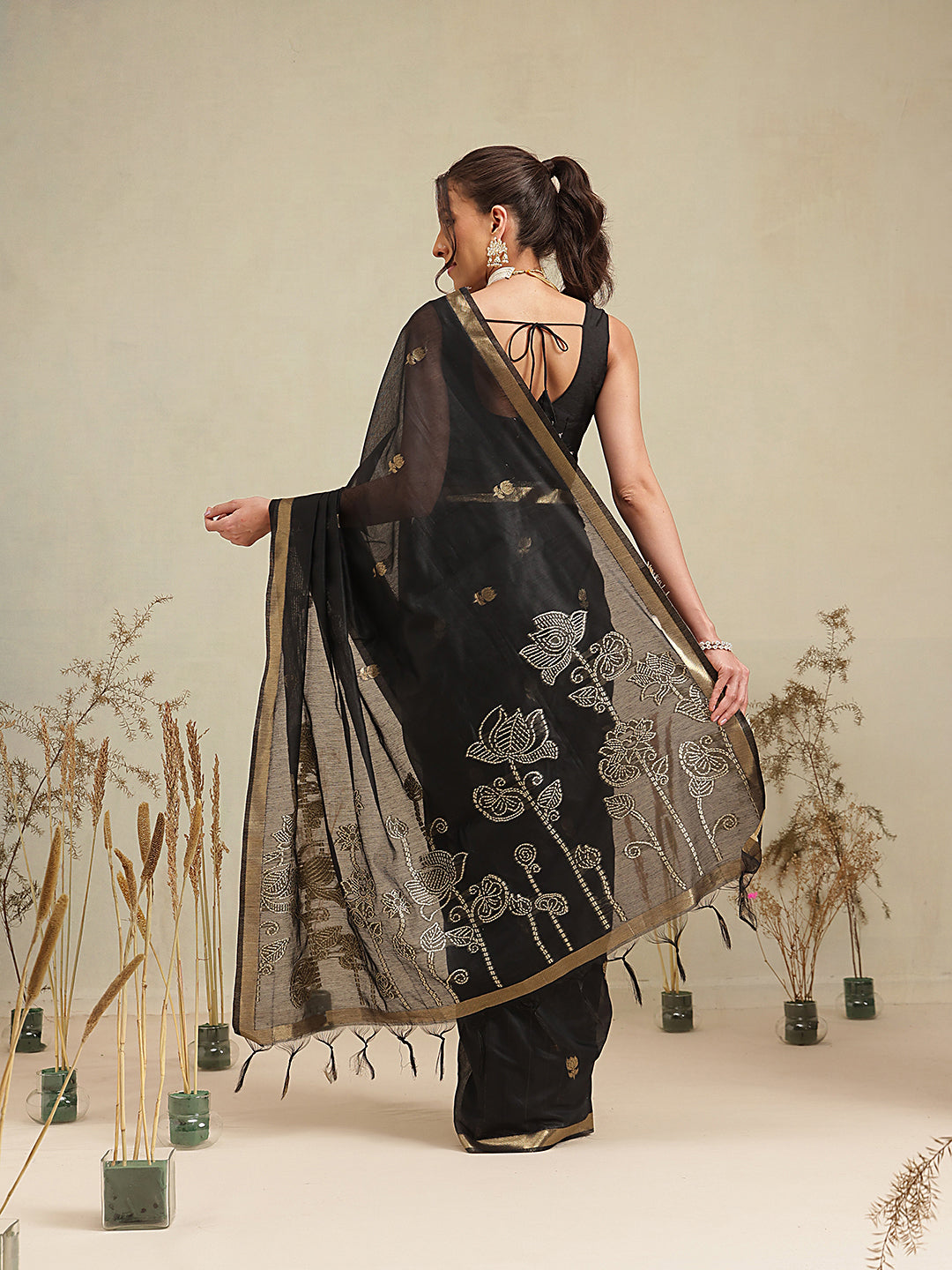 Cotton Blend Woven Design Handloom Premium Jamdani Saree With Tassels