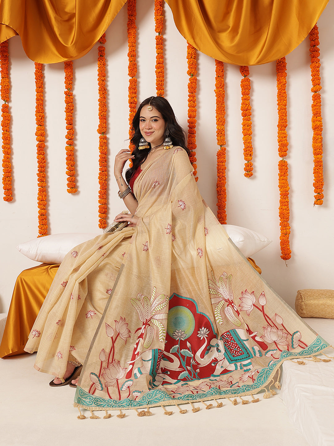 Handloom Inspired Premium Cotton Saree With Animal Motifs – Beige – view 2