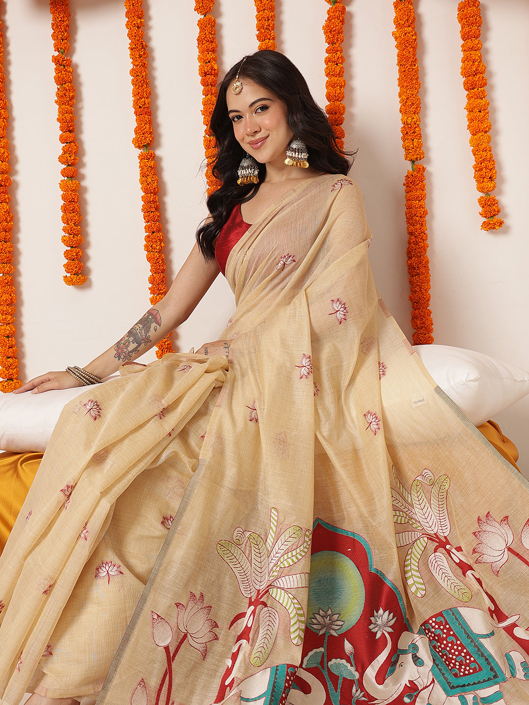 Handloom Inspired Premium Cotton Saree With Animal Motifs – Beige – view 4