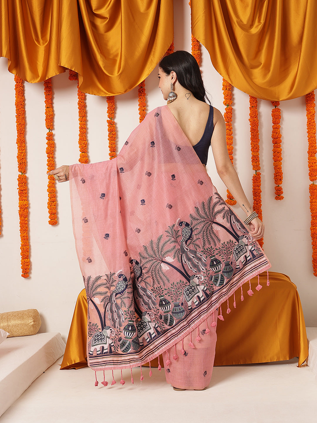 Handloom Inspired Premium Cotton Saree With Animal Motifs – Pink – view 3