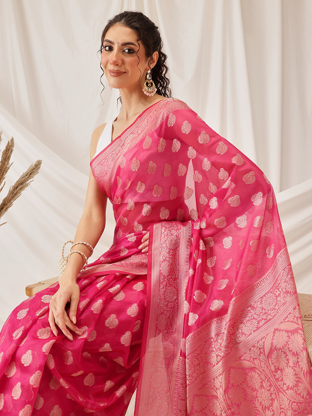 Banarasi Organza Soft Silk Pink Saree With Small Floral Border