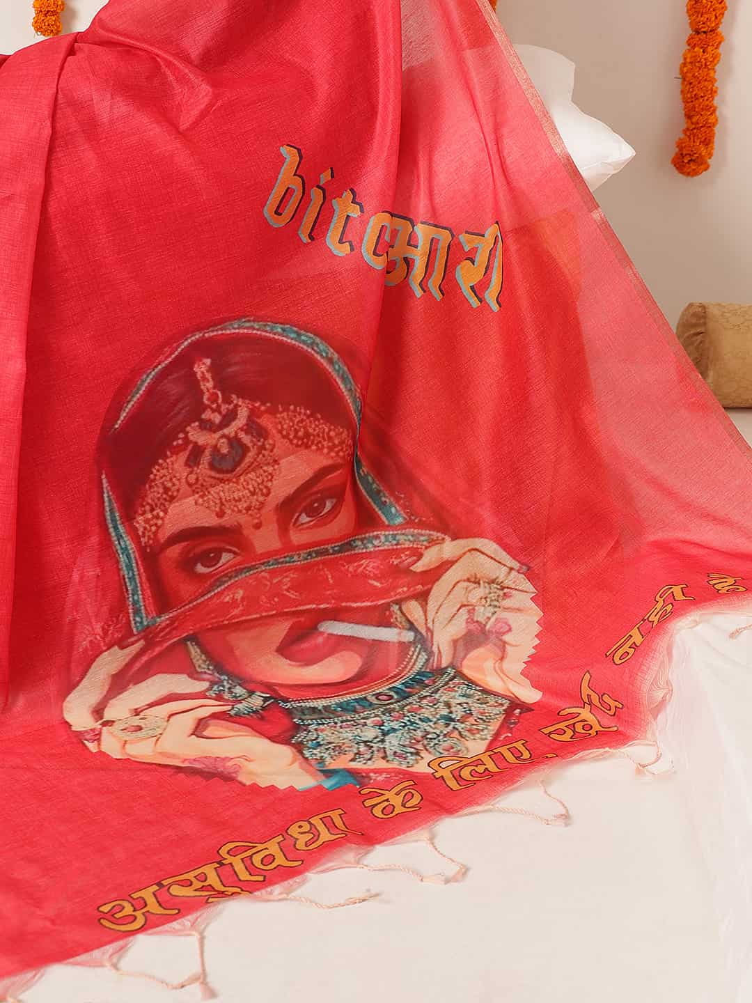 Modern Women's Printed Cotton Saree With One Liner Words – Red – view 5