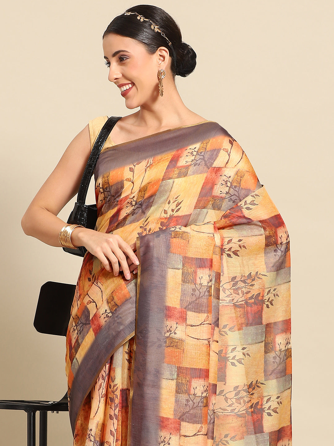Floral Printed Cotton Saree With Blouse Piece