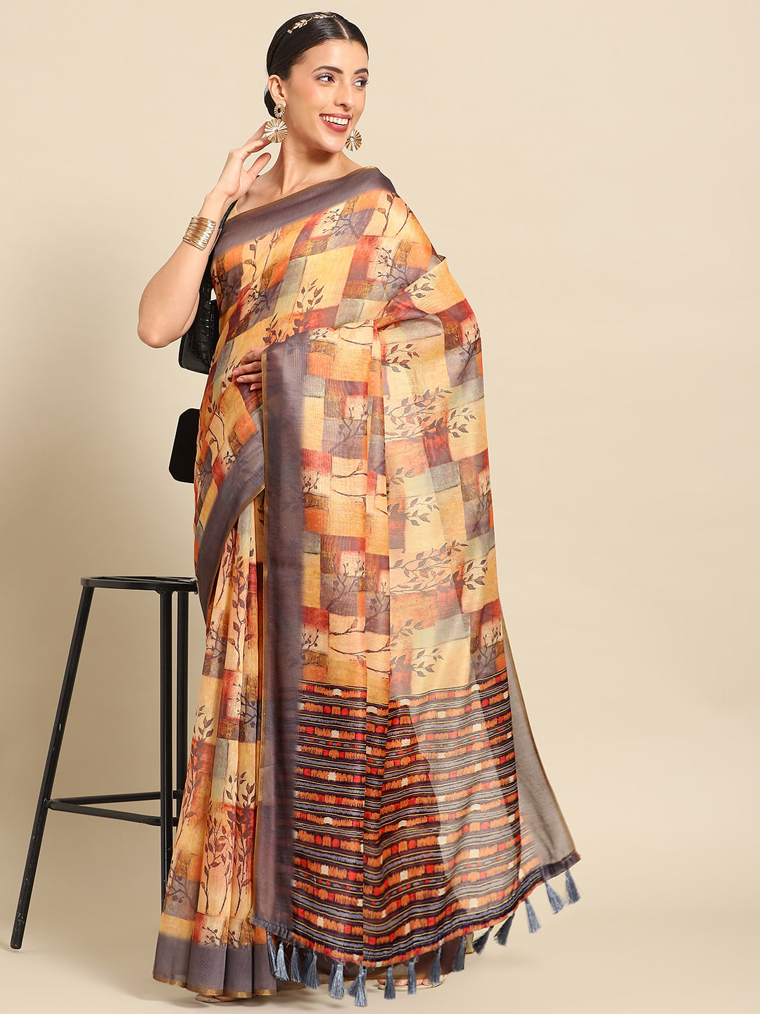 Floral Printed Cotton Saree With Blouse Piece