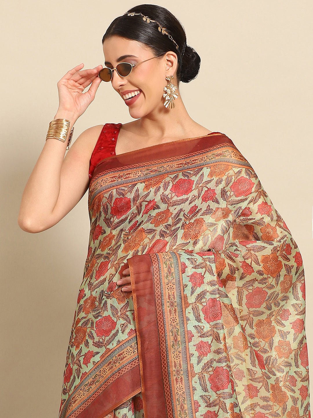 Floral Printed Cotton Saree With Blouse Piece